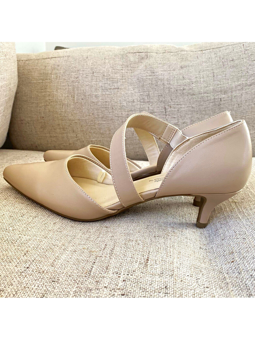 LifeStride Women’s Beige  Pointed Toe Kitten Heel Slip 9M